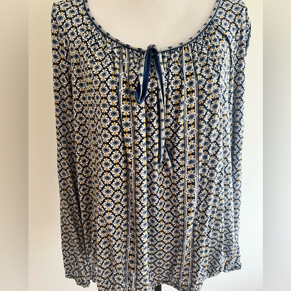 Mac Studio Size, Large, Long Sleeve Flow, Lightweight Women’s Top